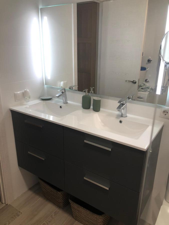 Apartamento Totalmente Reformado Con Piscina Y Jardines Al Lado De La Playa De La Carihuela Torremolinos Ngoại thất bức ảnh