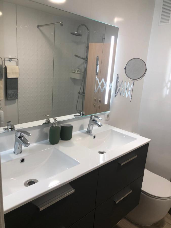 Apartamento Totalmente Reformado Con Piscina Y Jardines Al Lado De La Playa De La Carihuela Torremolinos Ngoại thất bức ảnh
