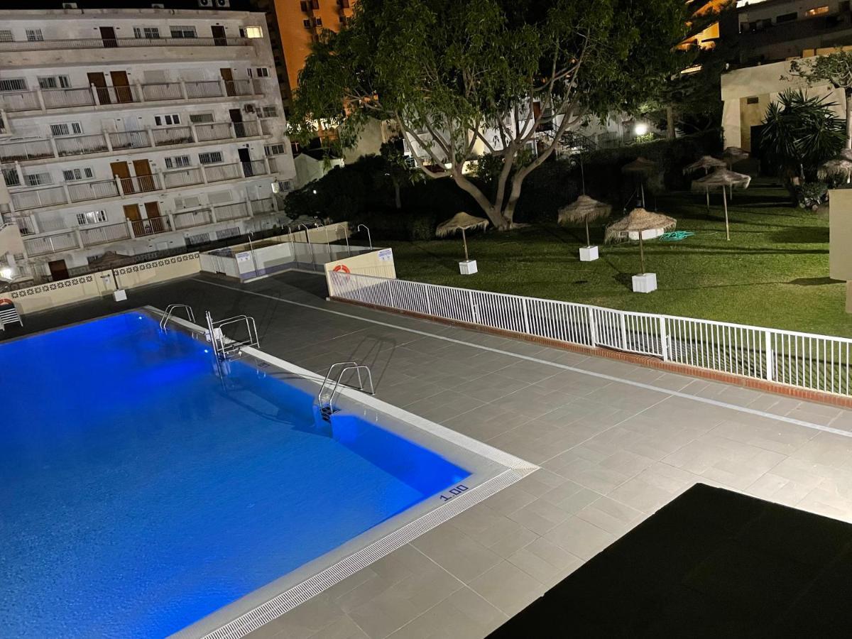 Apartamento Totalmente Reformado Con Piscina Y Jardines Al Lado De La Playa De La Carihuela Torremolinos Ngoại thất bức ảnh