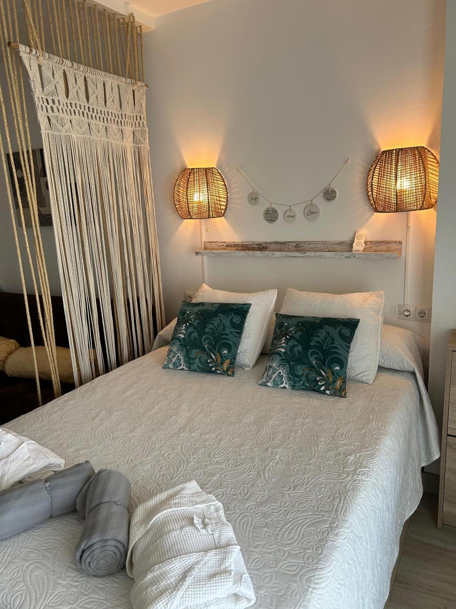 Apartamento Totalmente Reformado Con Piscina Y Jardines Al Lado De La Playa De La Carihuela Torremolinos Ngoại thất bức ảnh