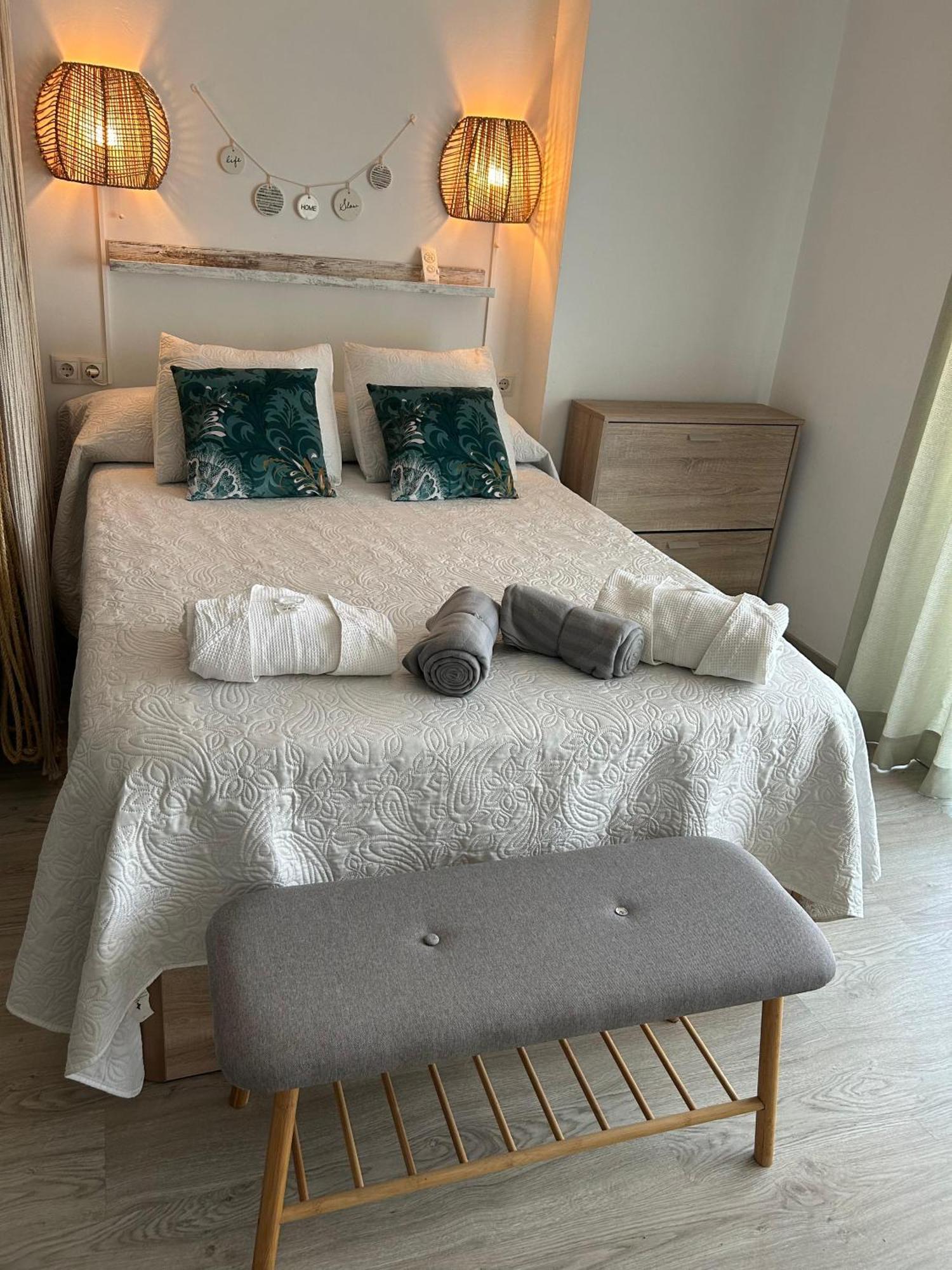 Apartamento Totalmente Reformado Con Piscina Y Jardines Al Lado De La Playa De La Carihuela Torremolinos Ngoại thất bức ảnh
